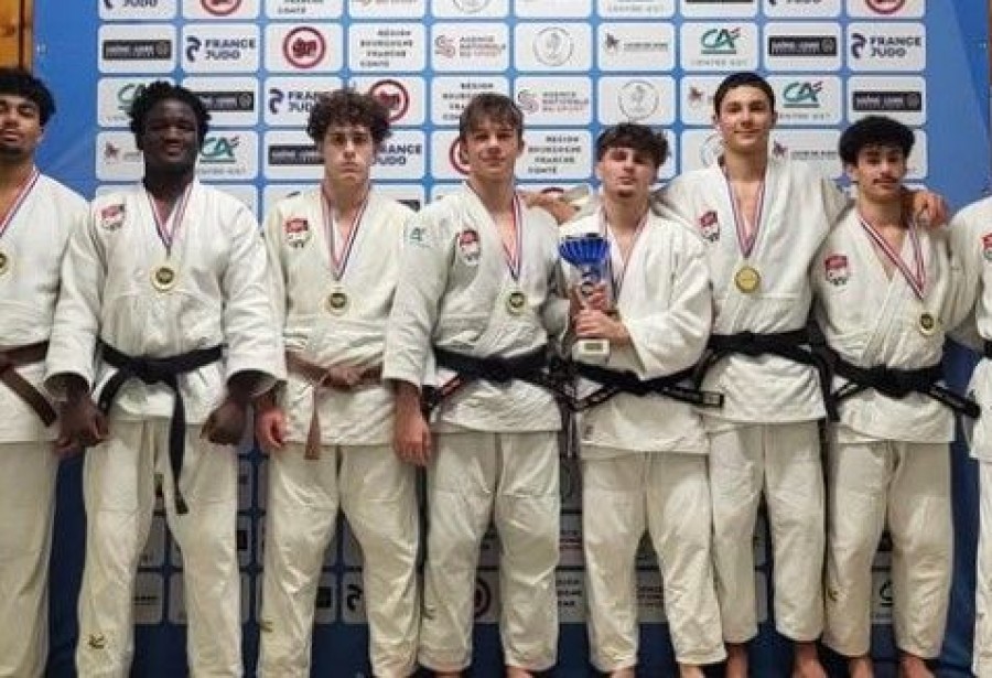 Ismaël MARECHAL vice-champion de France par équipe cadet avec l'AJBD 21-25